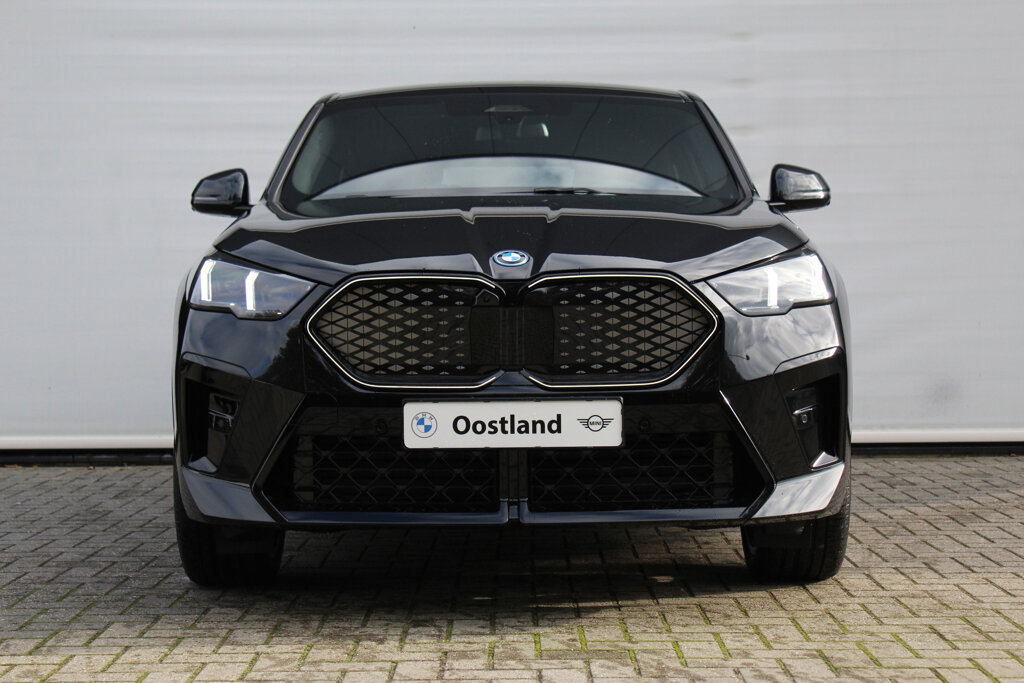 BMW iX2 11