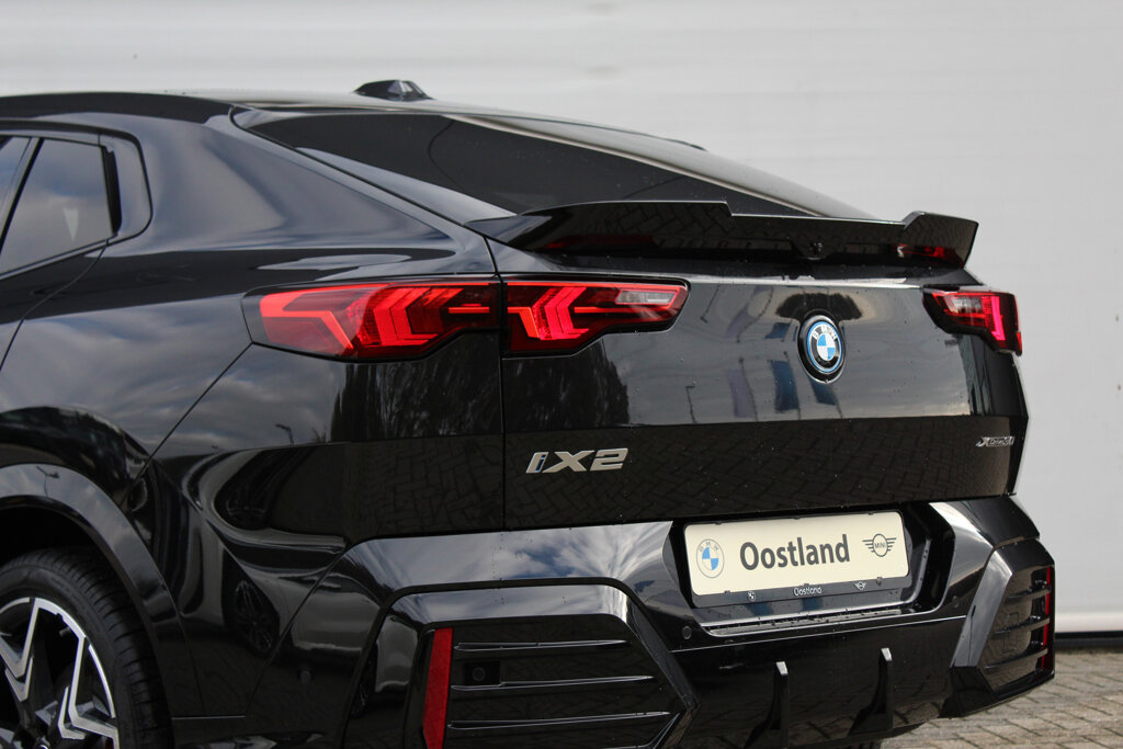 BMW iX2 13