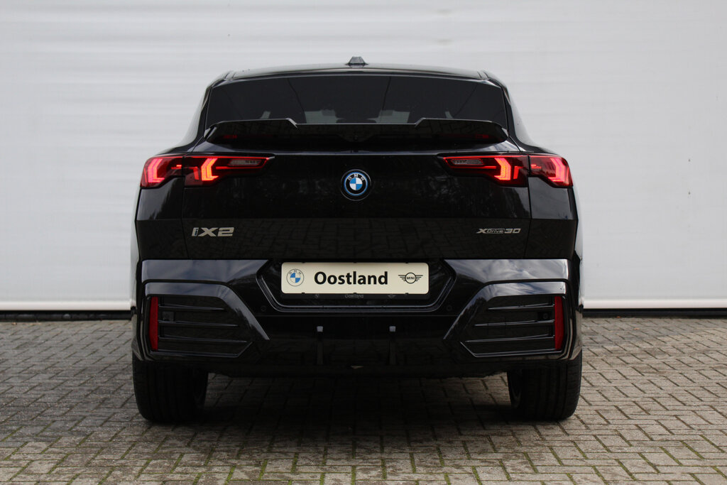 BMW iX2 16