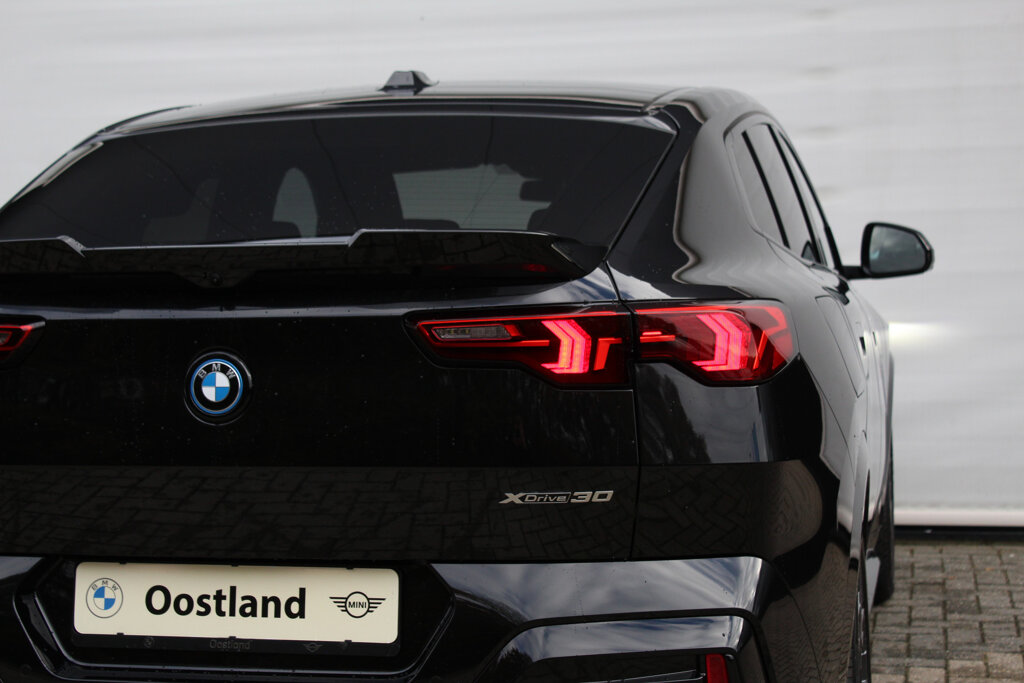 BMW iX2 17