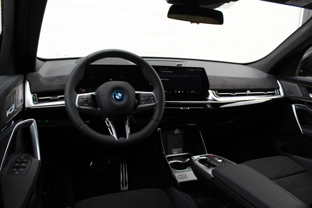 BMW iX2 21