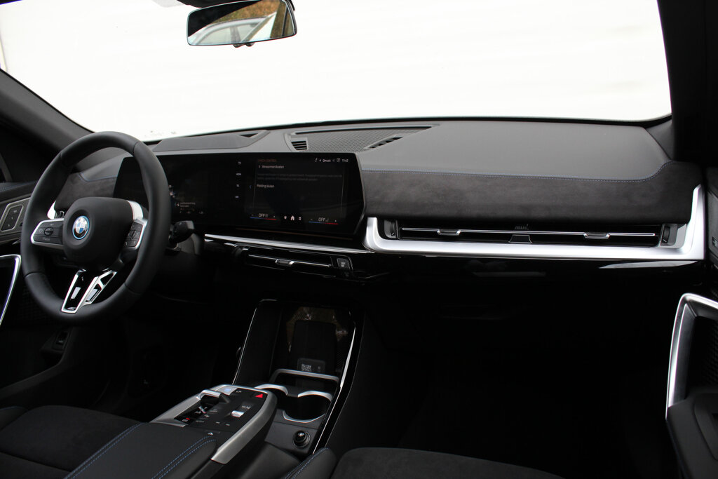 BMW iX2 23