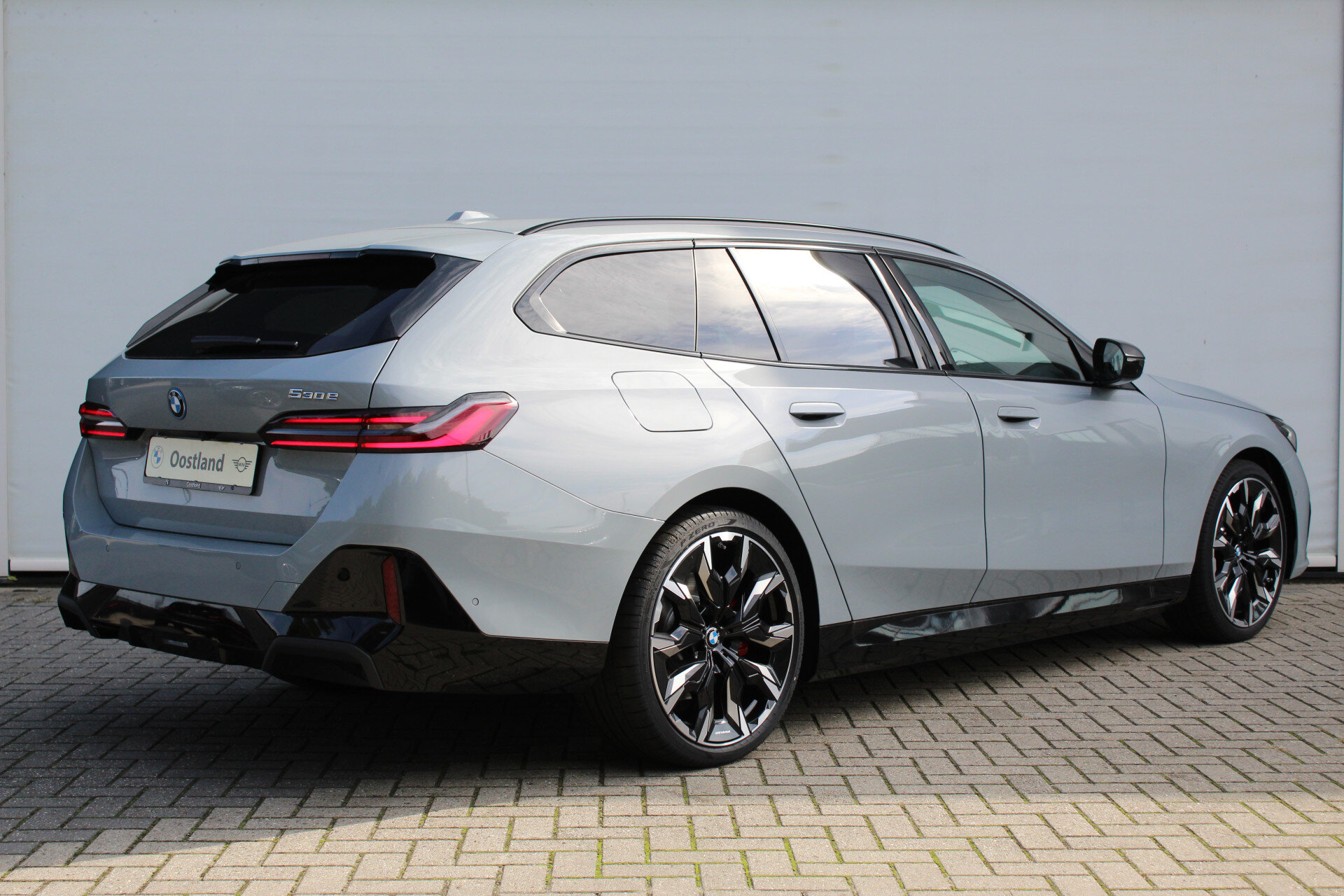 BMW 5 Serie Touring 530e M Sport Automaat - Afbeelding 2