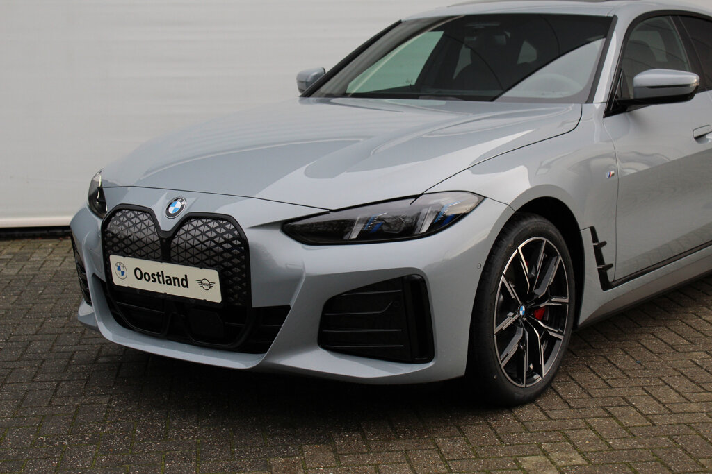 BMW i4 8
