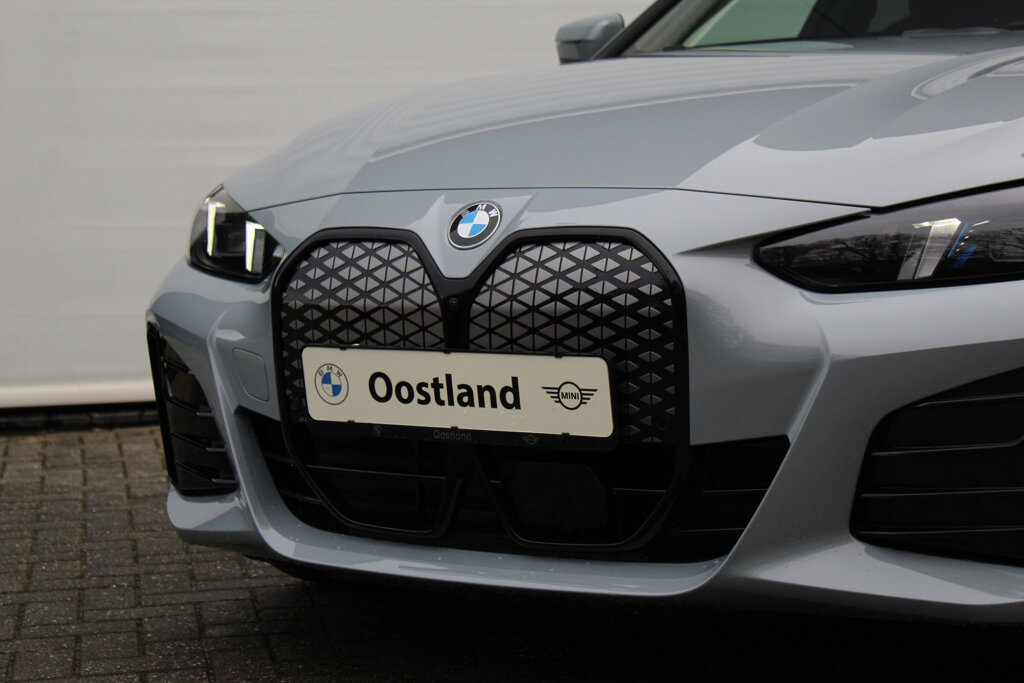 BMW i4 10