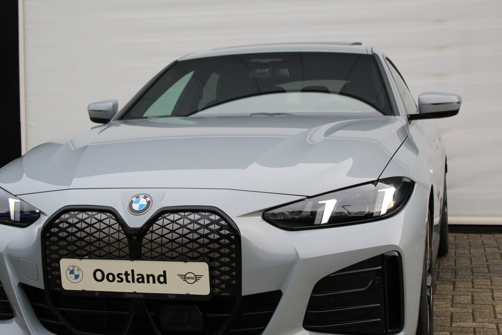 BMW i4 16