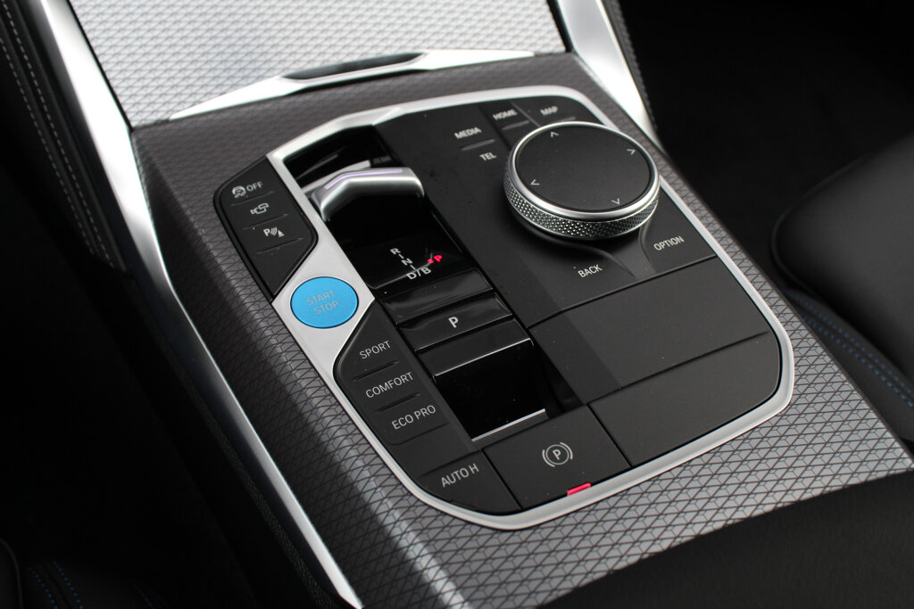 BMW i4 28