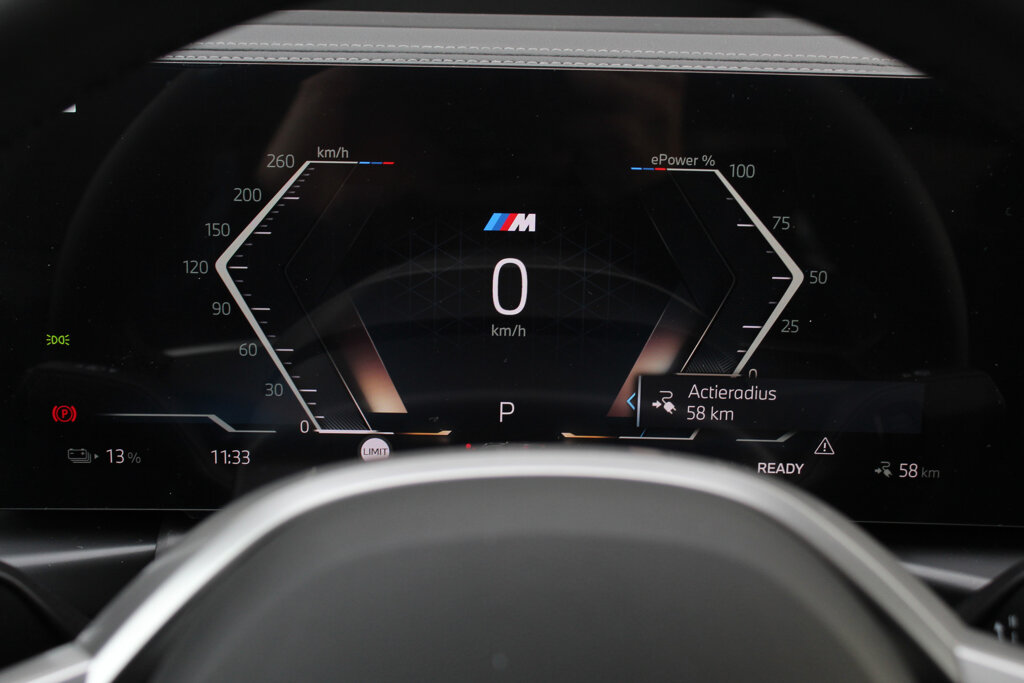 BMW i4 36