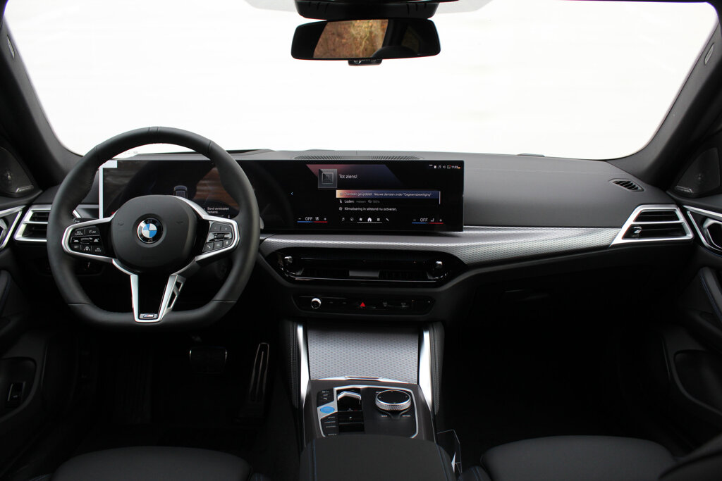 BMW i4 38