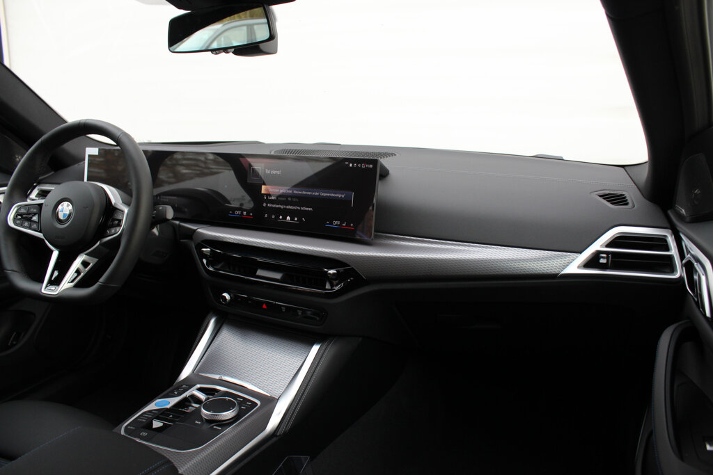 BMW i4 39