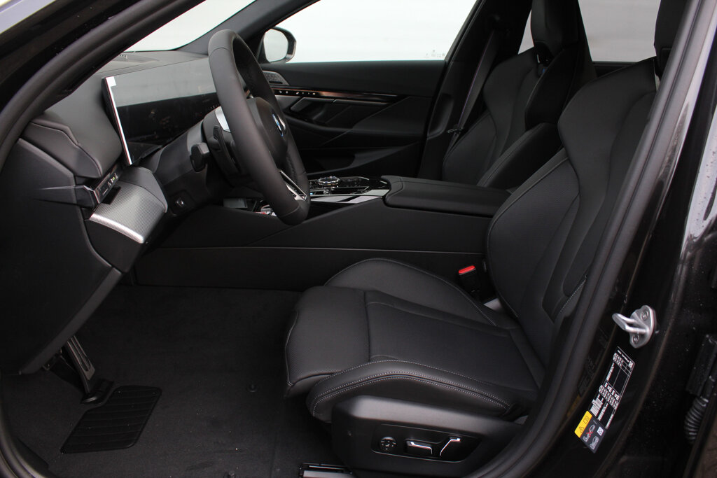 BMW i5 12