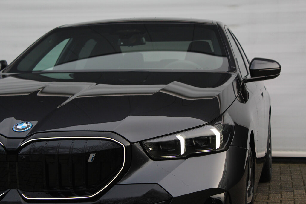 BMW i5 14