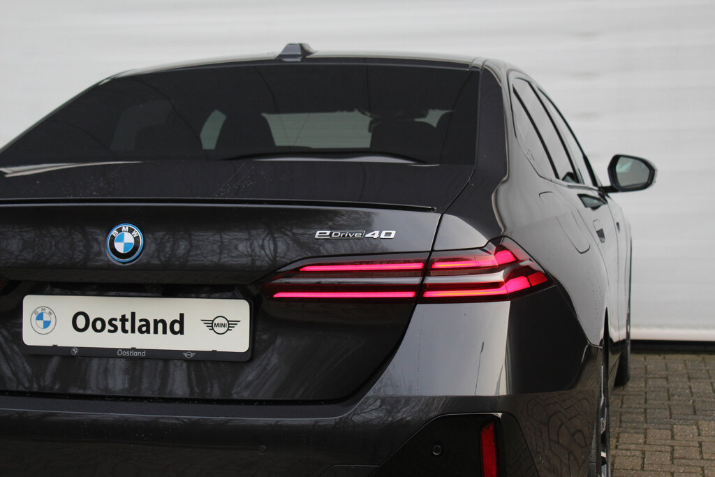 BMW i5 17