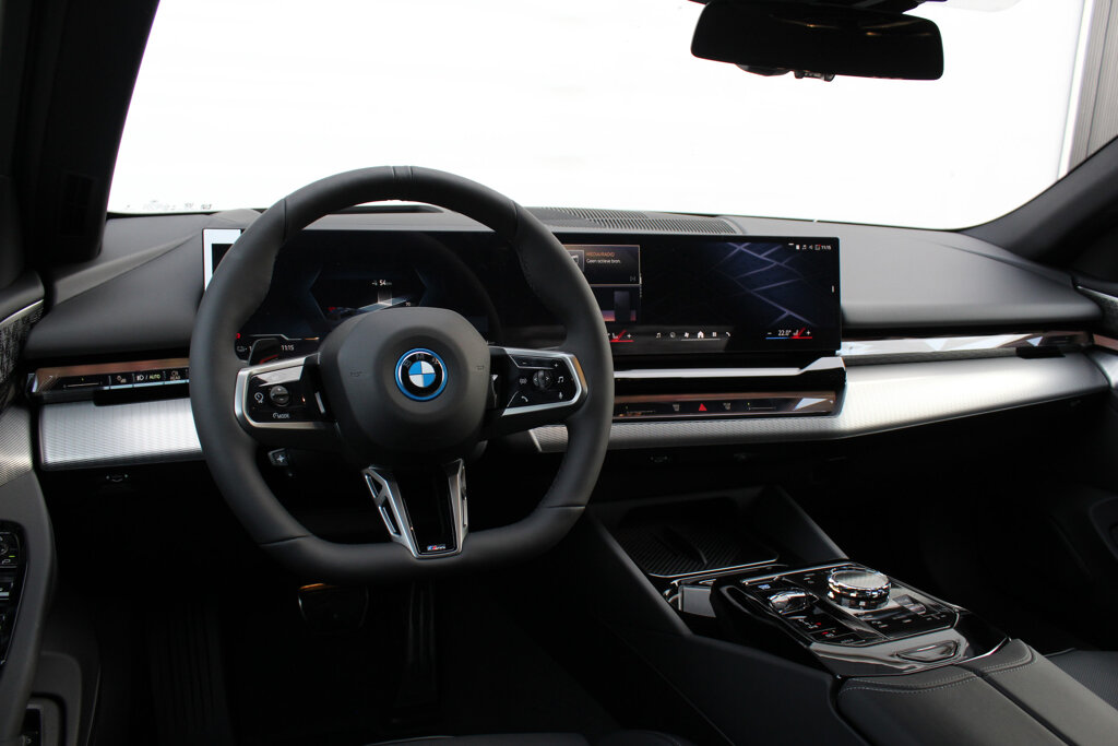 BMW i5 30