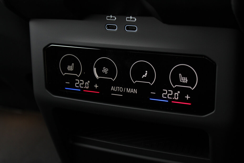 BMW i5 33