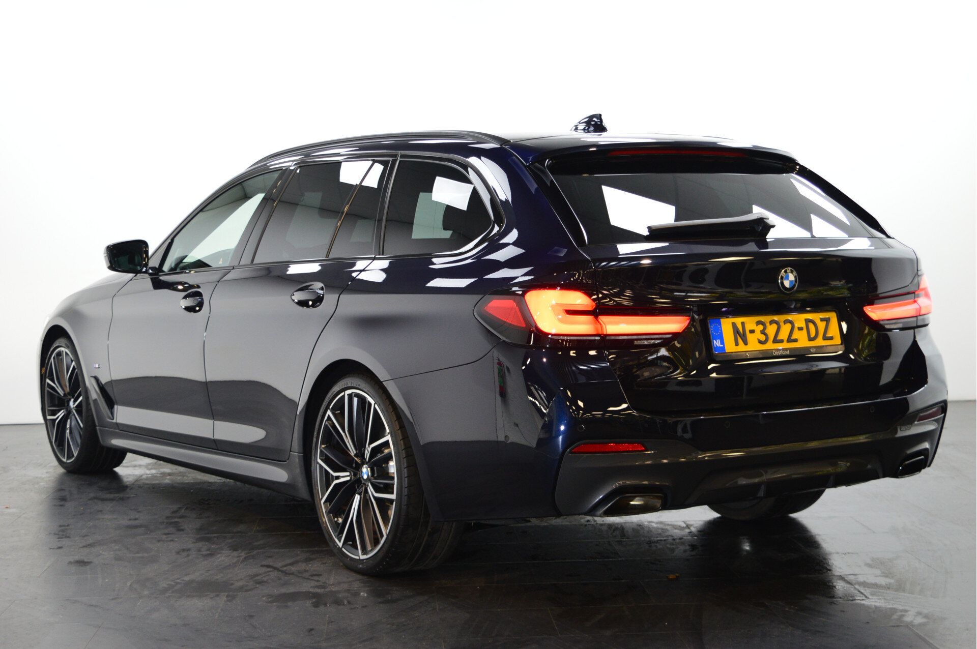 BMW 5 Serie Touring 540i xDrive High Executive M Sport Automaat - Afbeelding 4