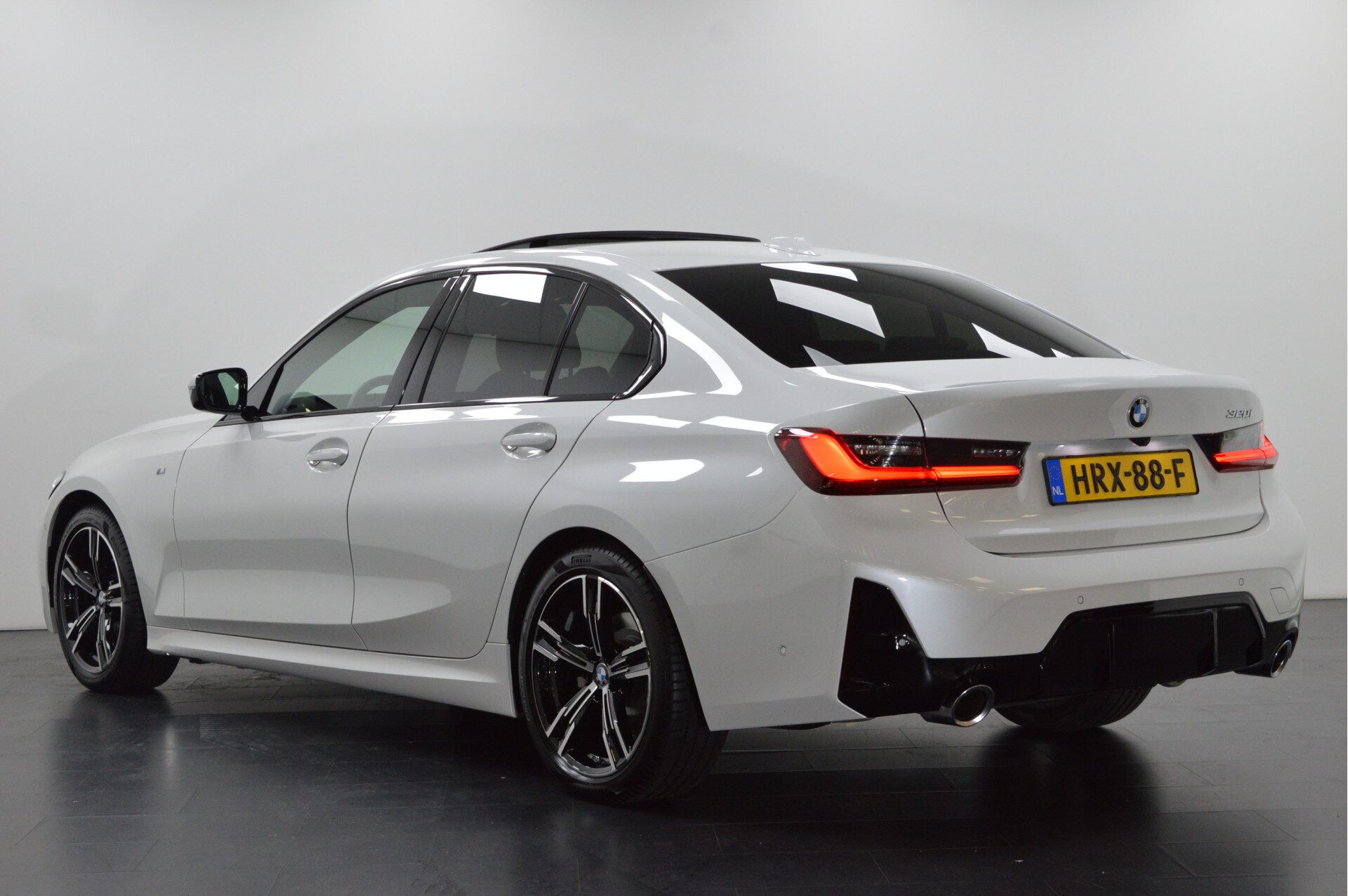 BMW 3 Serie 320i M Sport Automaat - Afbeelding 4