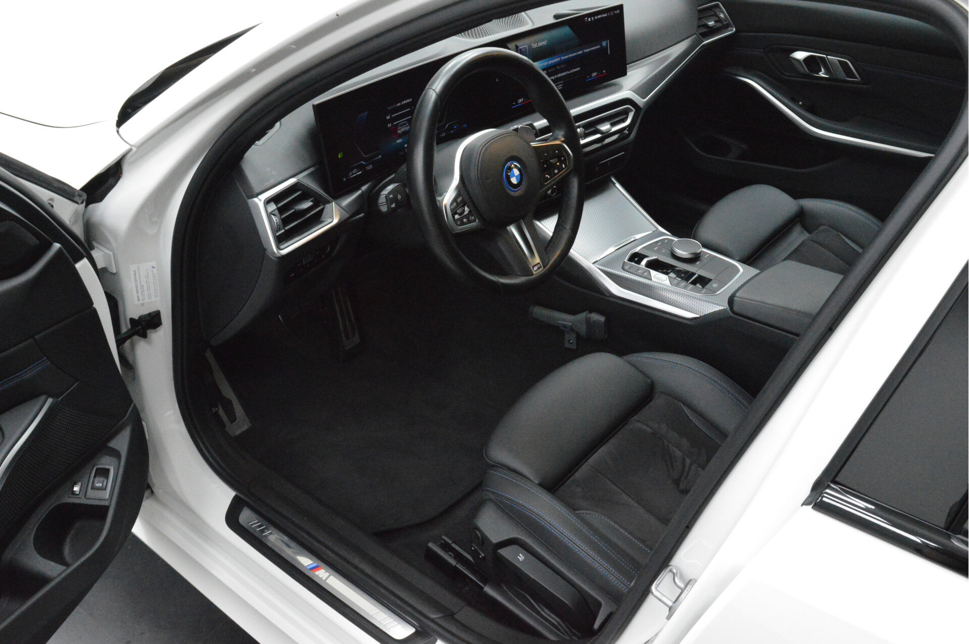 BMW 3 Serie Touring 330e High Executive M Sport Automaat - Afbeelding 2