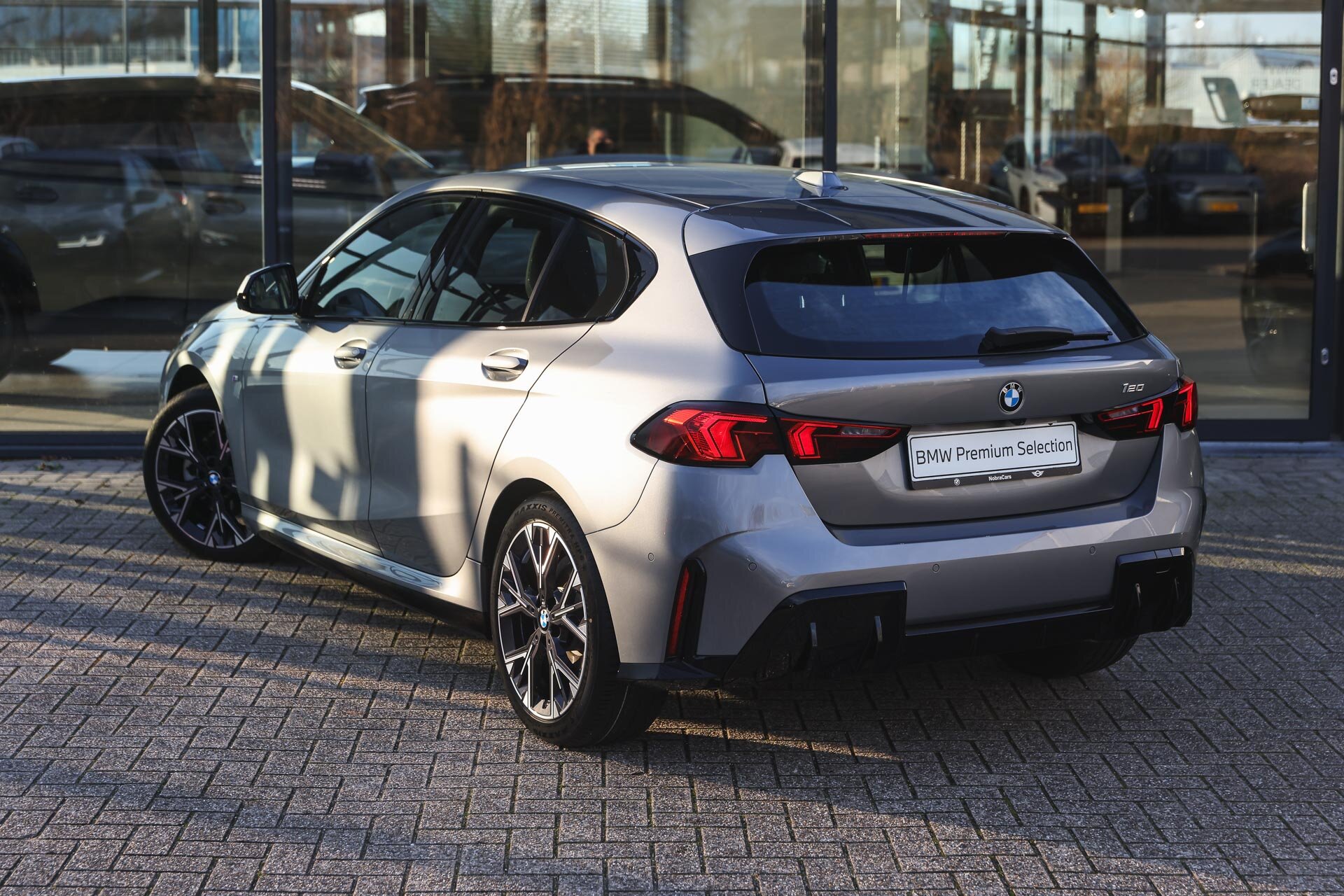 BMW 1 Serie 120 M Sport Automaat - Afbeelding 2