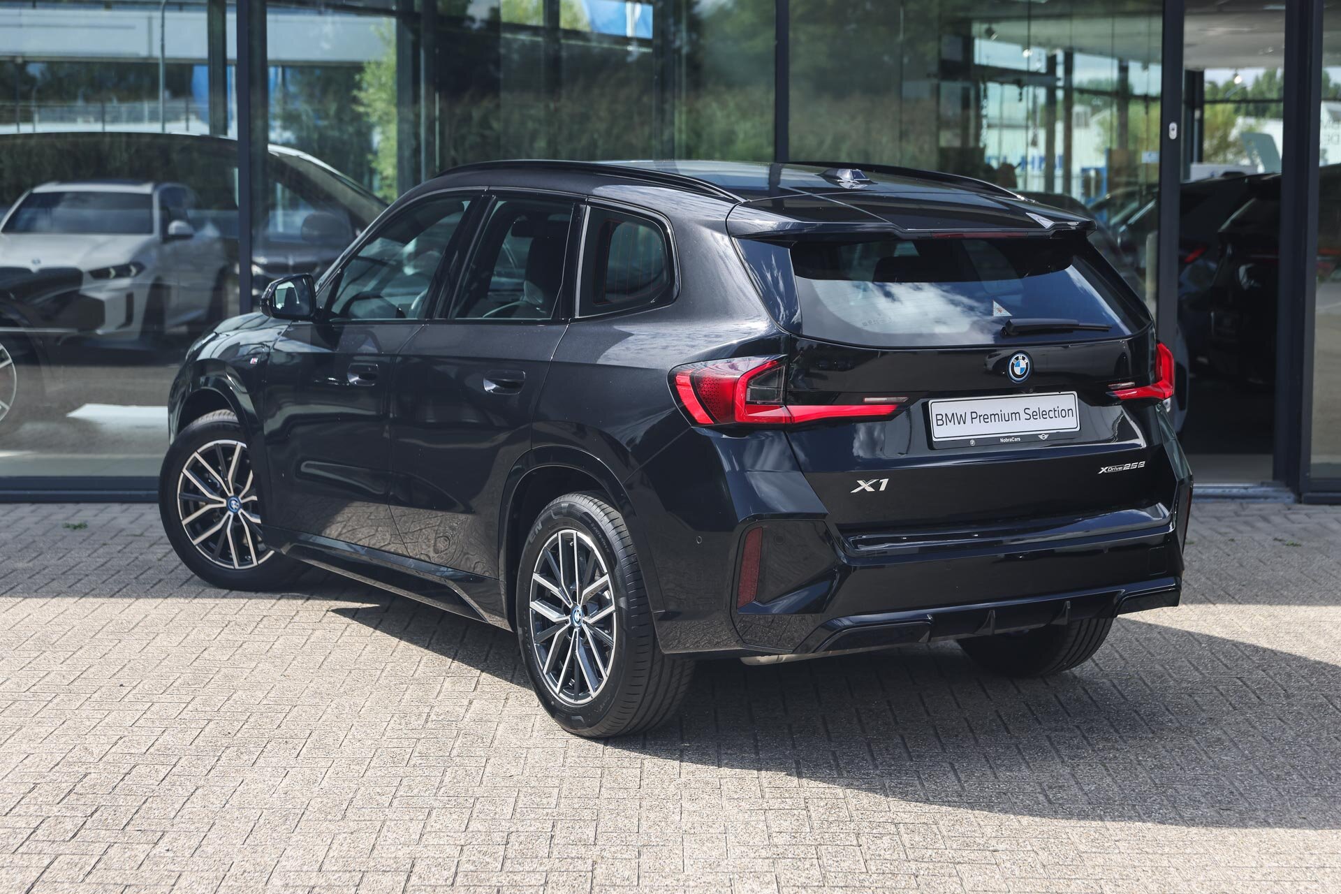BMW X1 xDrive25e M Sport Automaat - Afbeelding 2