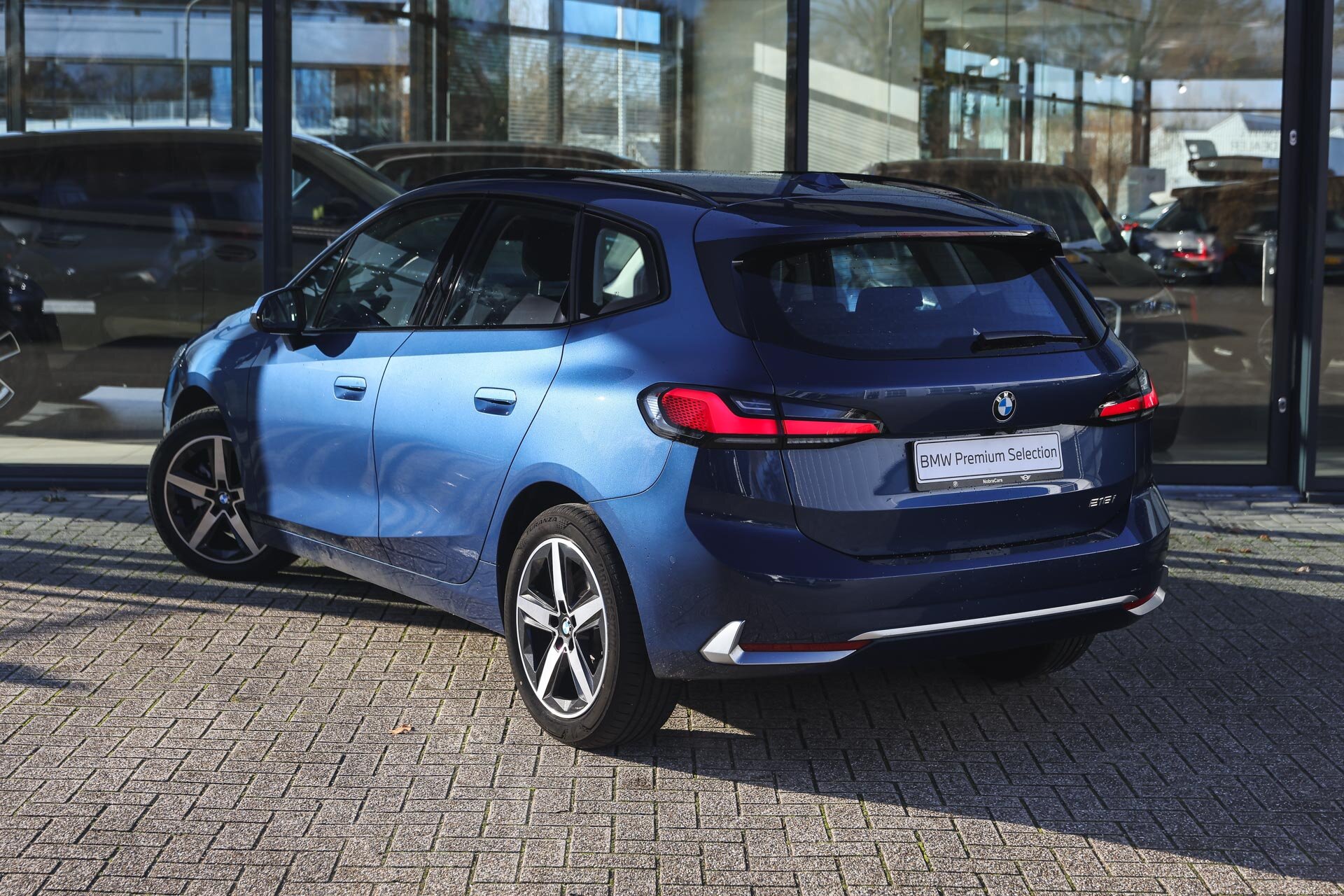 BMW 2 Serie Active Tourer 218i Luxury Line Automaat - Afbeelding 2