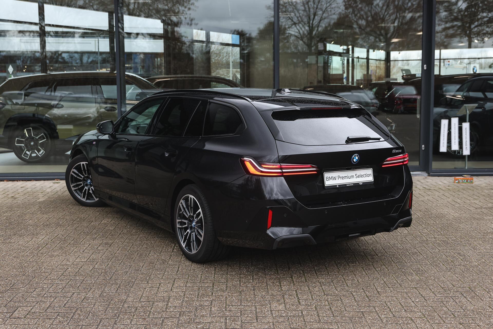 BMW 5 Serie Touring 530e M Sport Automaat - Afbeelding 2