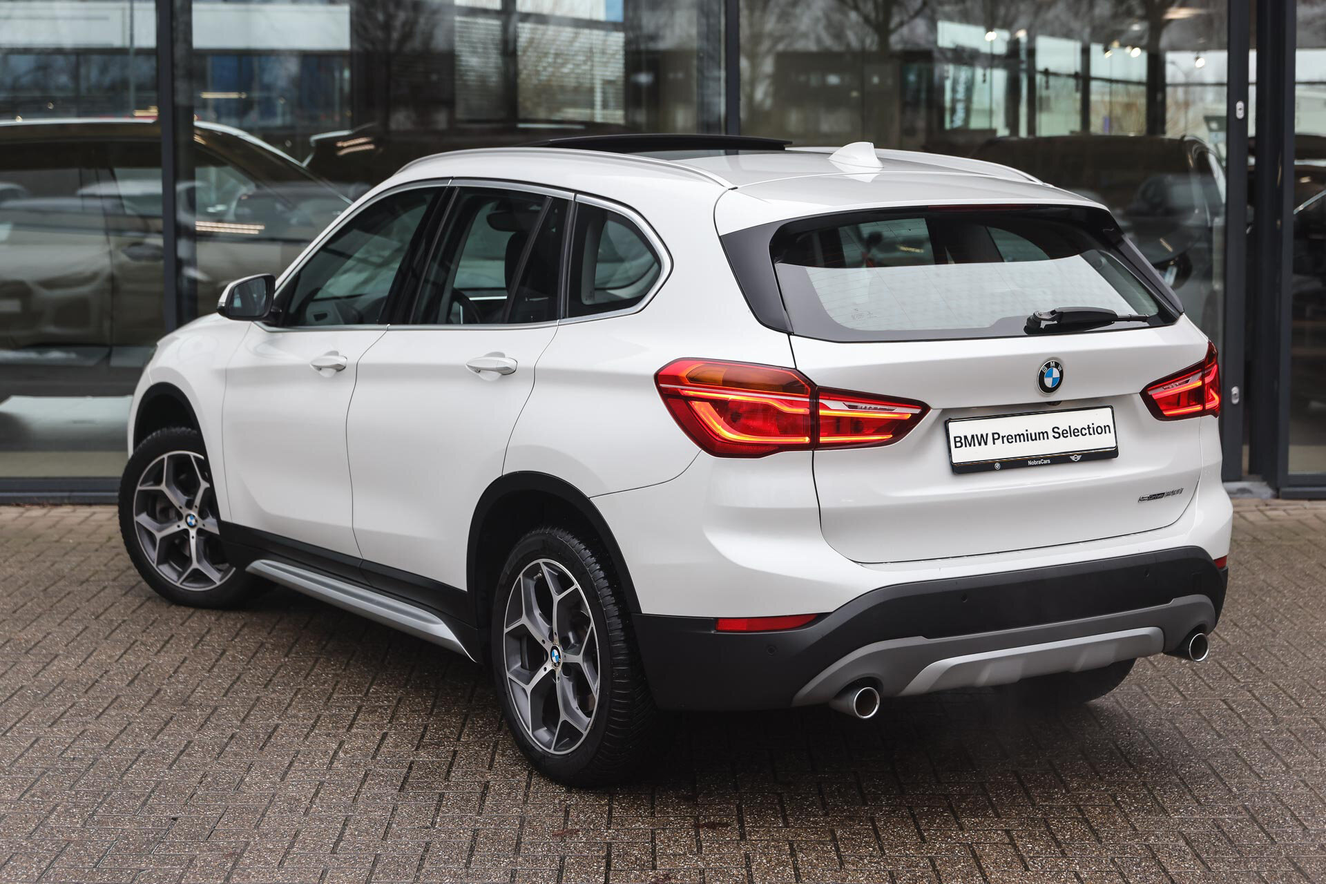 BMW X1 sDrive20i High Executive xLine Automaat - Afbeelding 2