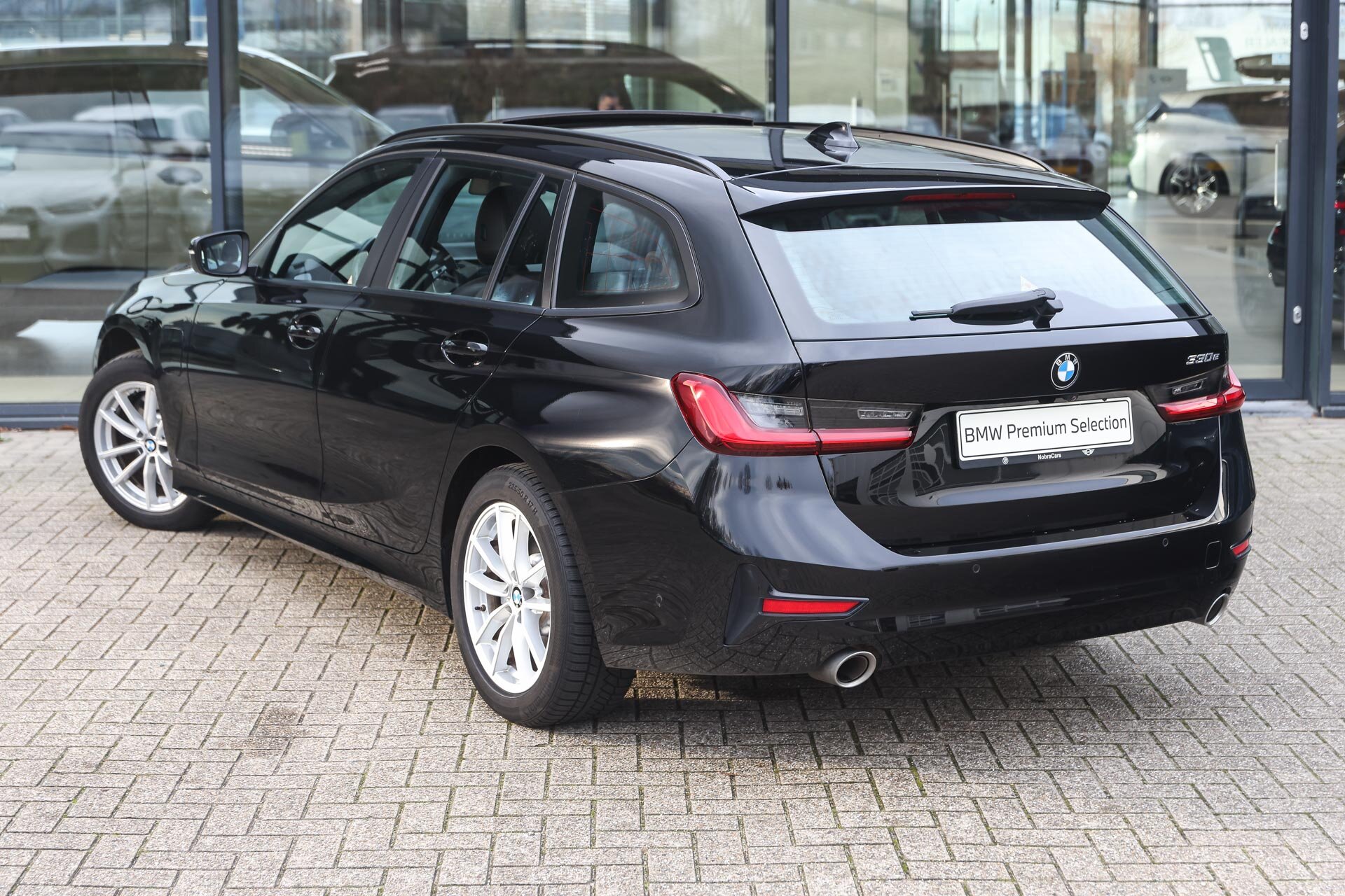 BMW 3 Serie Touring 330e High Executive Automaat - Afbeelding 2