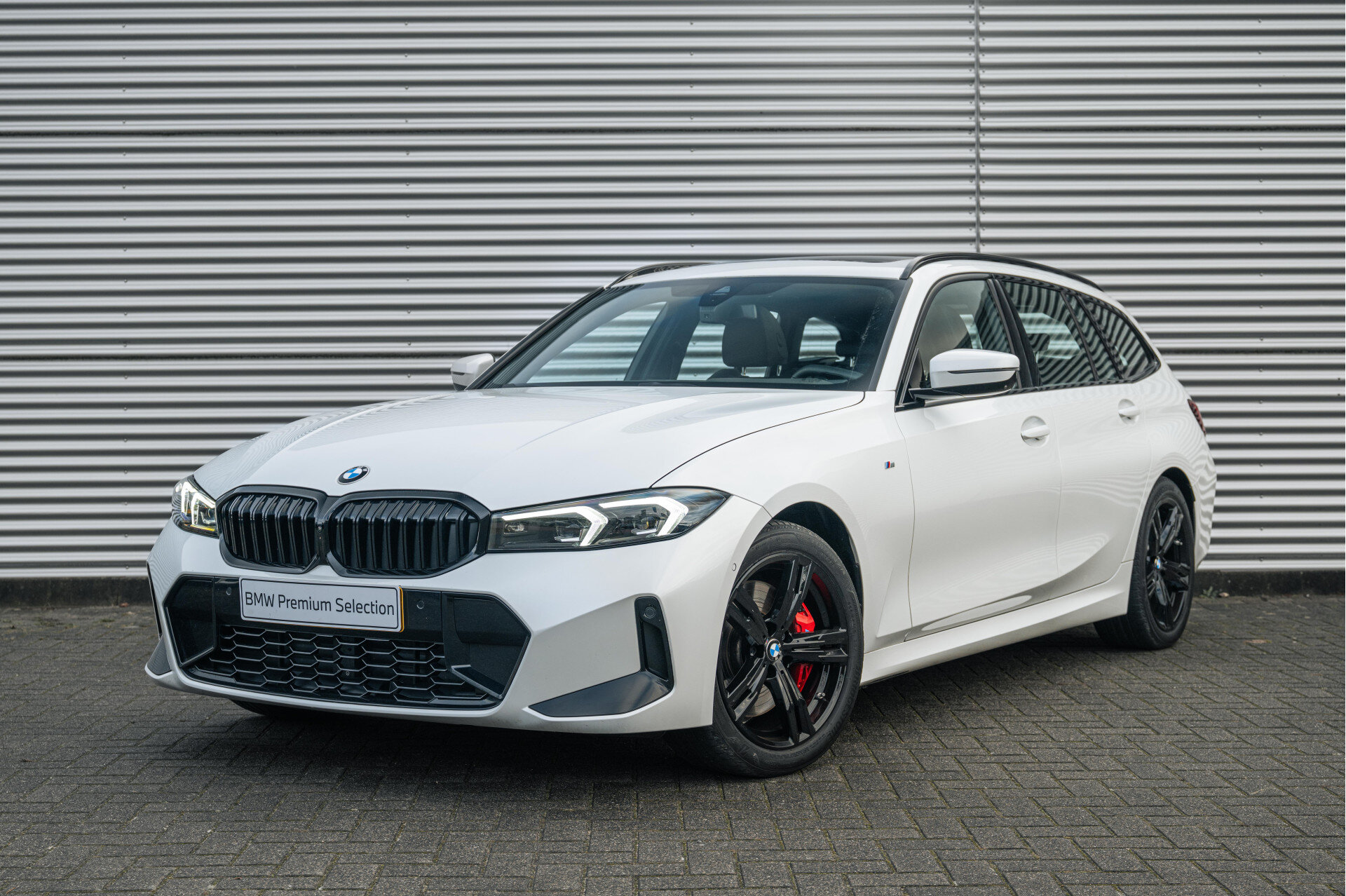 BMW 3 Serie Touring 330i xDrive High Executive M Sport Automaat