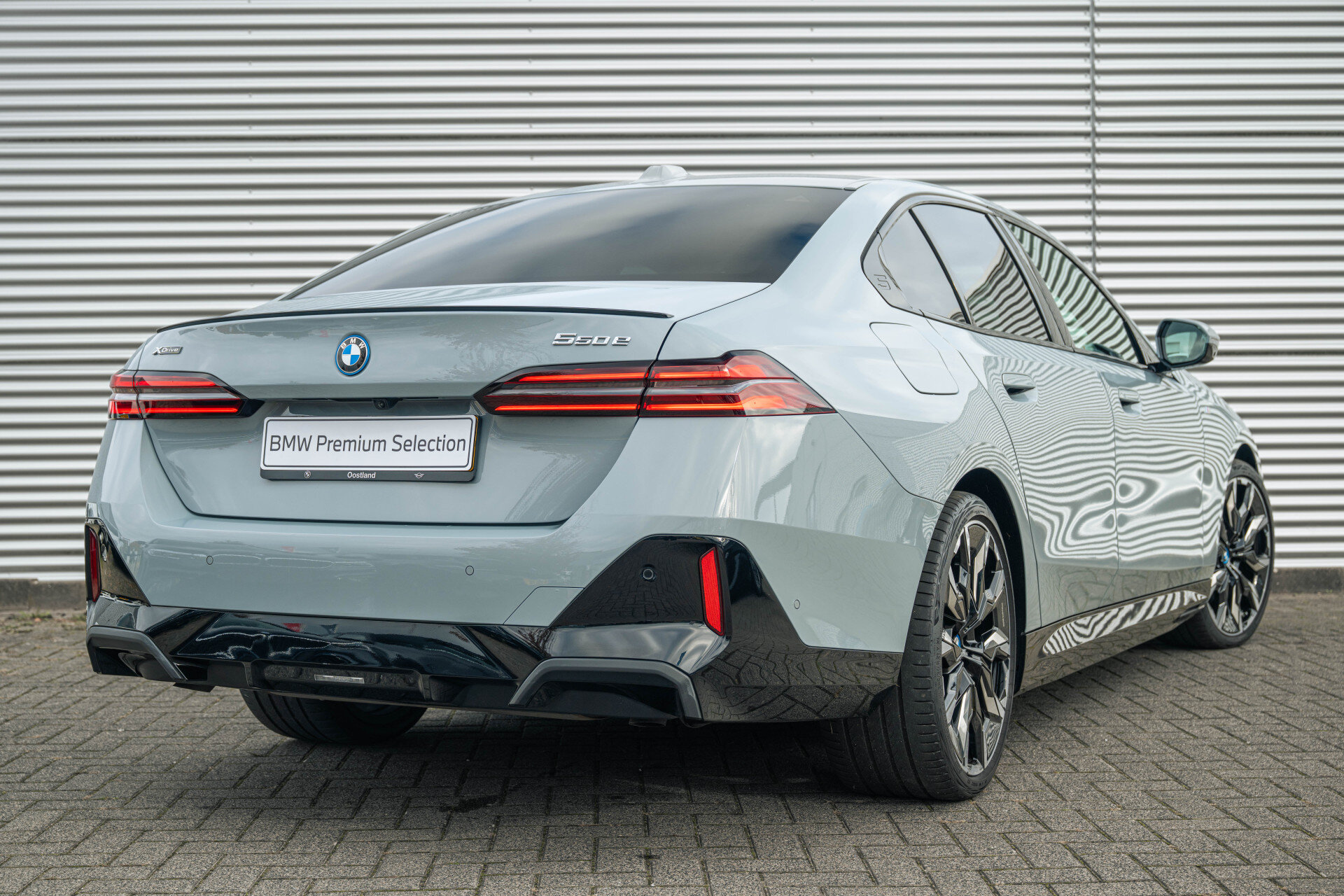 BMW 5 Serie 550e xDrive M Sport Automaat - Afbeelding 2