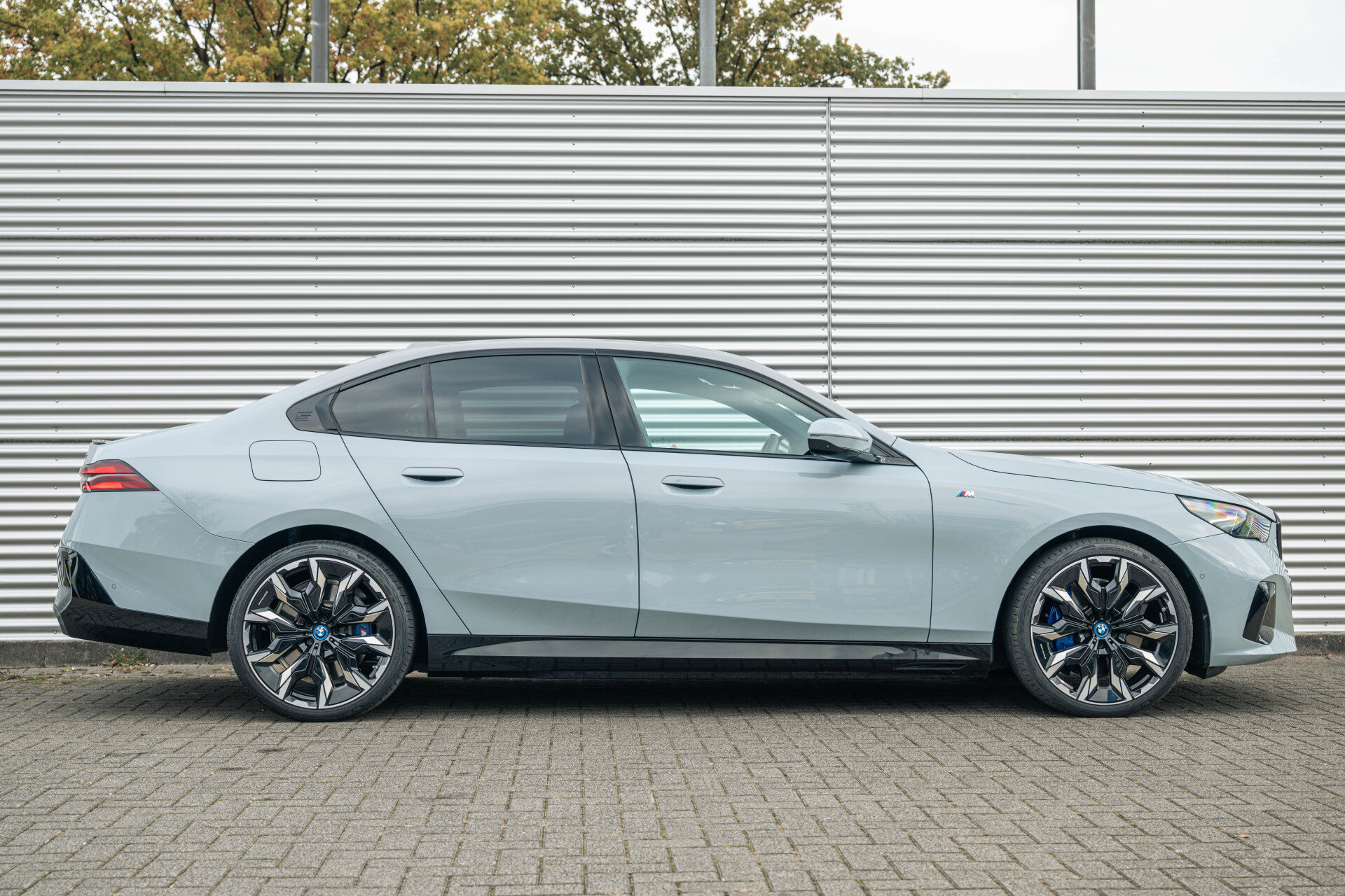 BMW 5 Serie 550e xDrive M Sport Automaat - Afbeelding 3