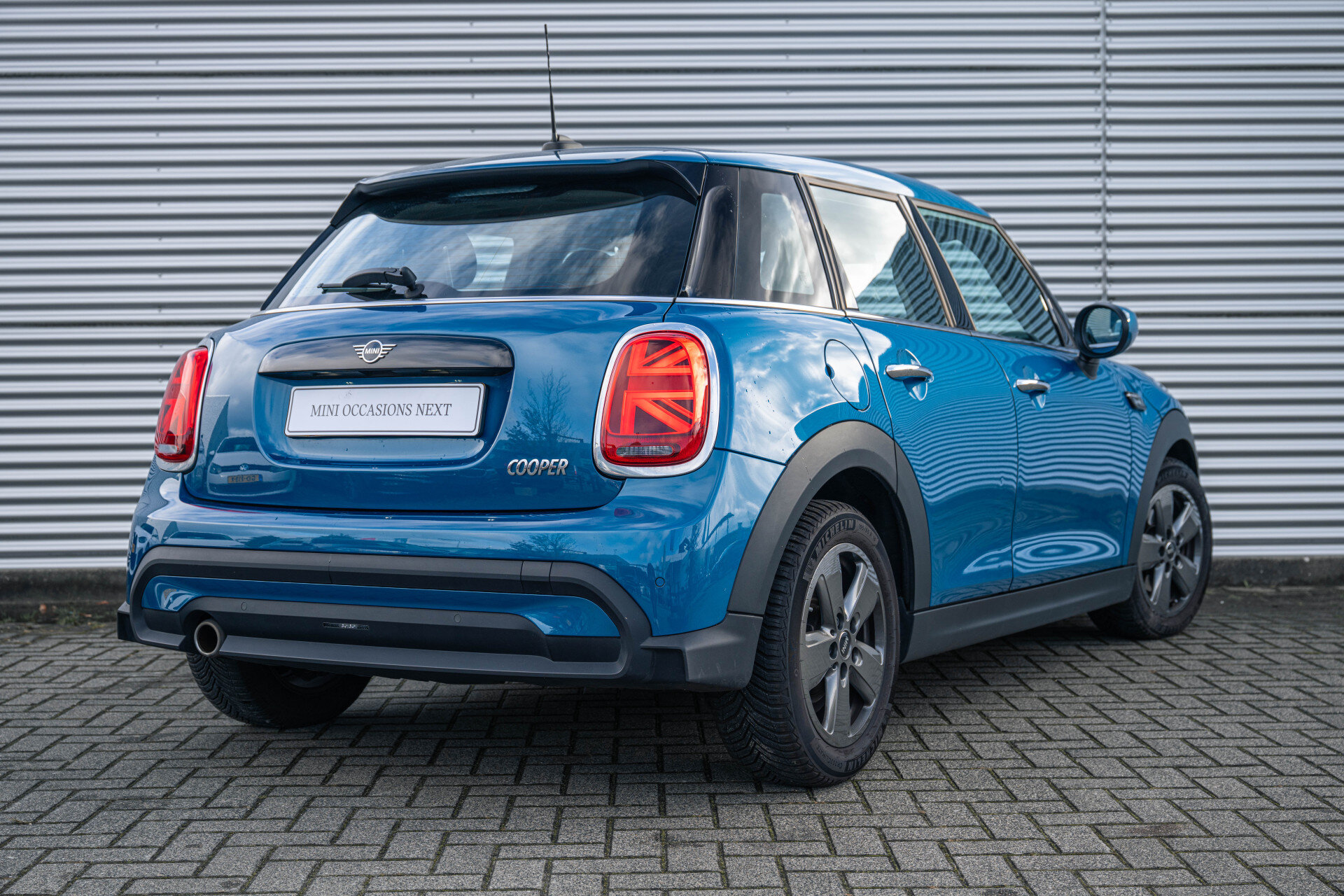 MINI Cooper Hatchback Automaat - Afbeelding 2