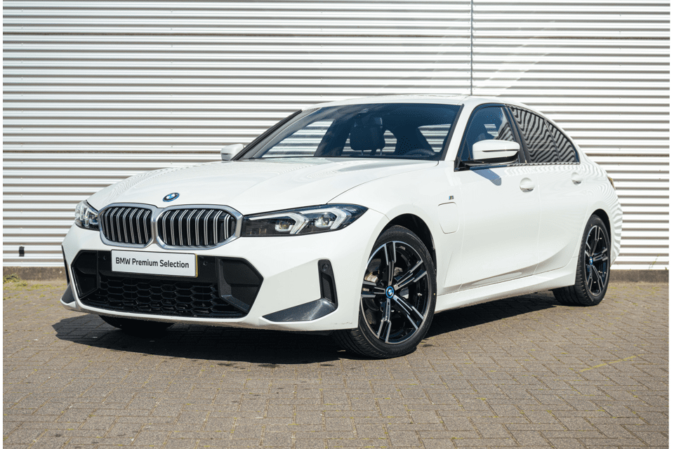 BMW 3 Serie 330e M Sport Automaat - Afbeelding 1