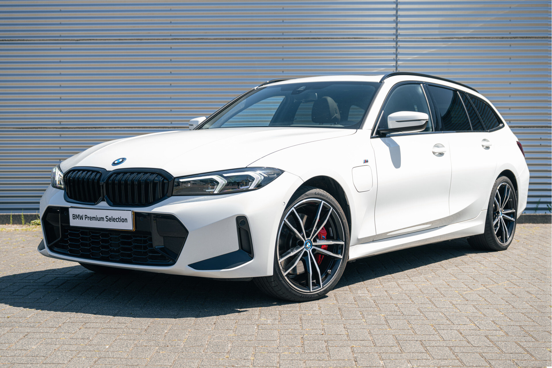 BMW 3 Serie Touring 320e High Executive M Sport Automaat