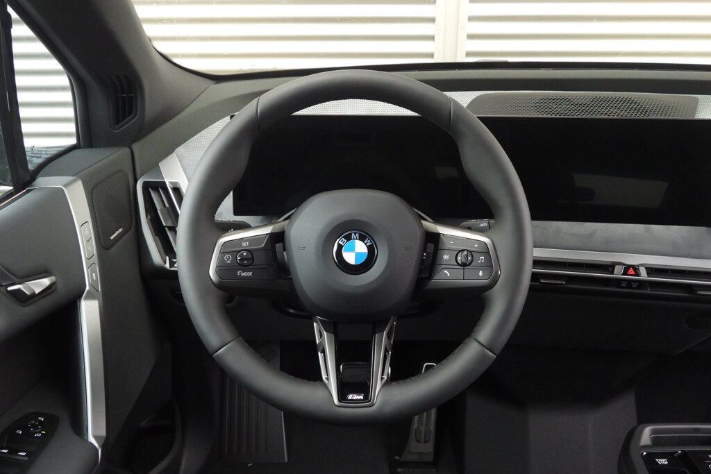 BMW iX 2