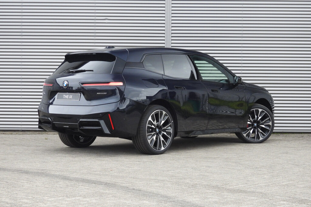 BMW iX 4