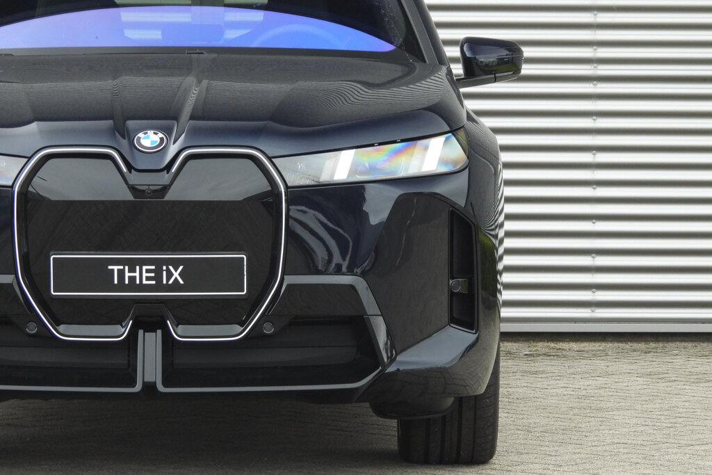 BMW iX 11