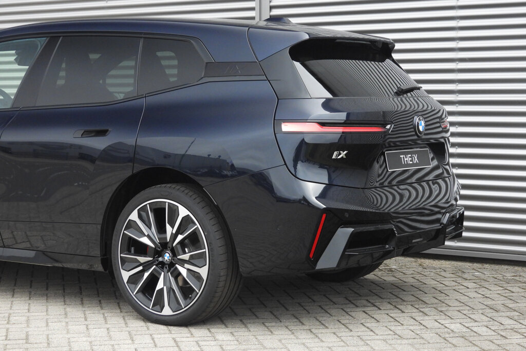 BMW iX 21