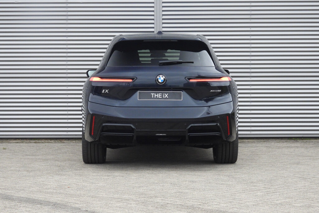 BMW iX 33