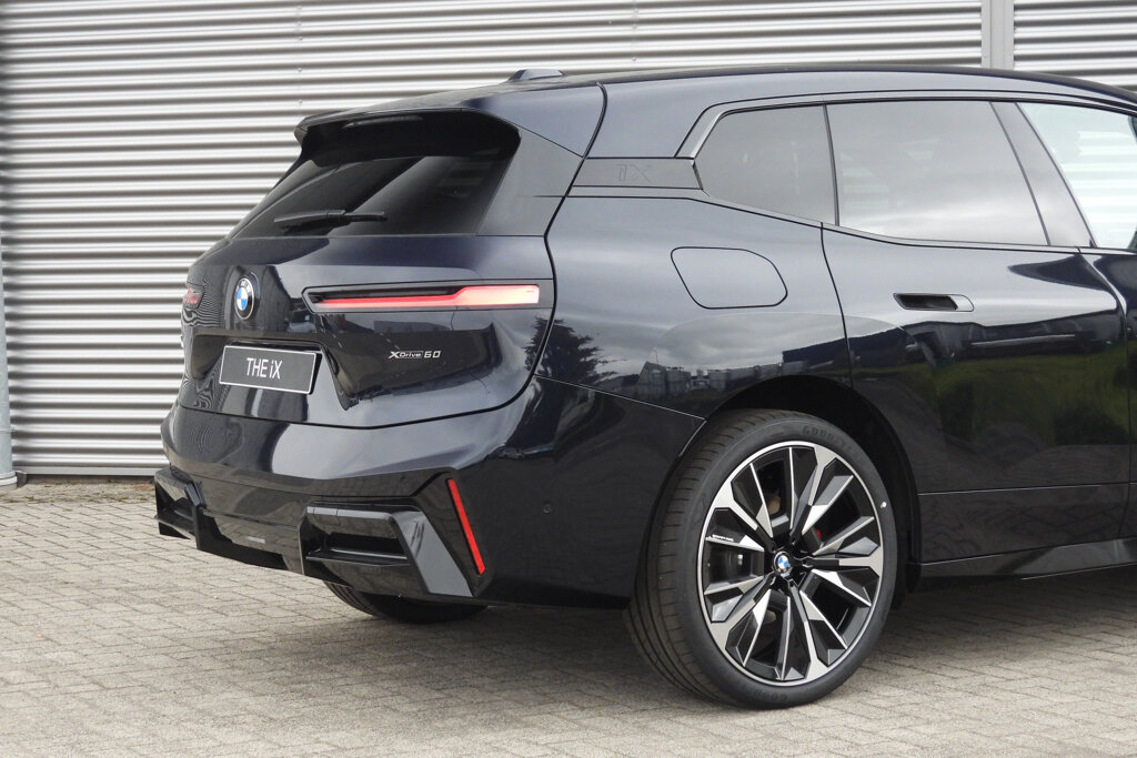 BMW iX 36