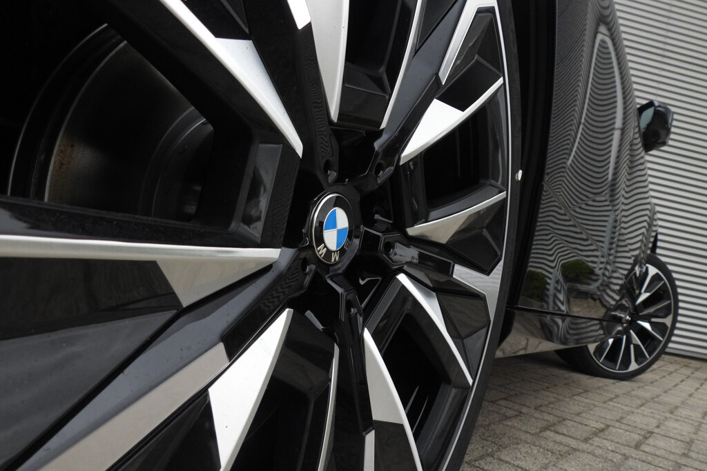 BMW iX 37