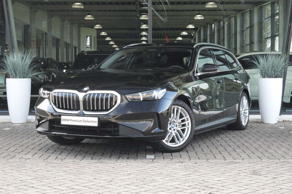 BMW 5 Serie Touring 530e High Executive Automaat - Afbeelding 1