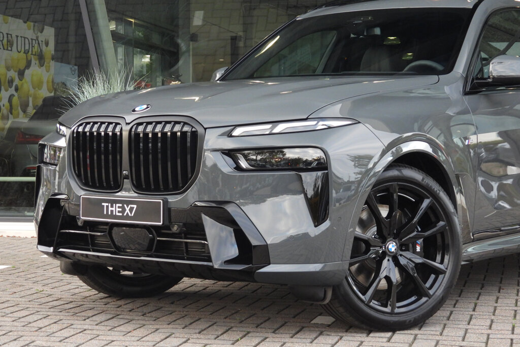 BMW X7 6