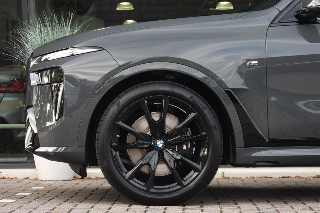 BMW X7 25