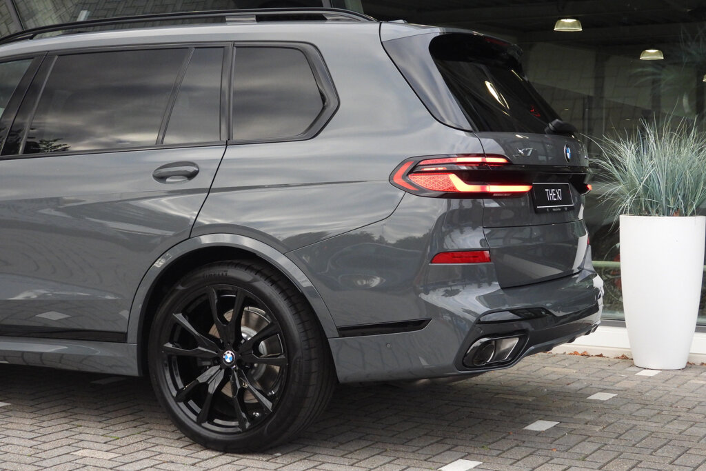 BMW X7 28