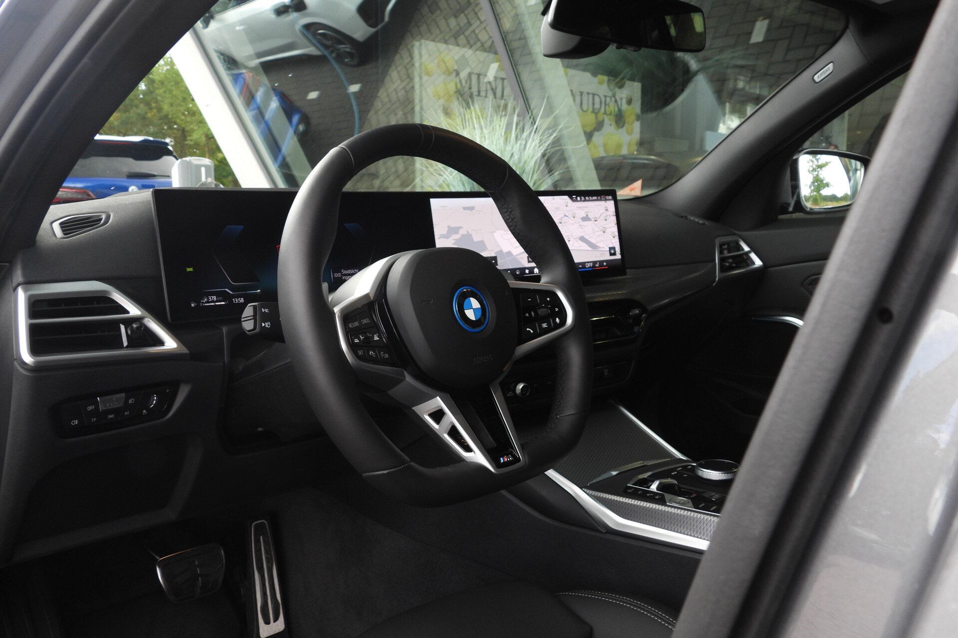 BMW 3 Serie Touring 330e High Executive M Sport Automaat - Afbeelding 2