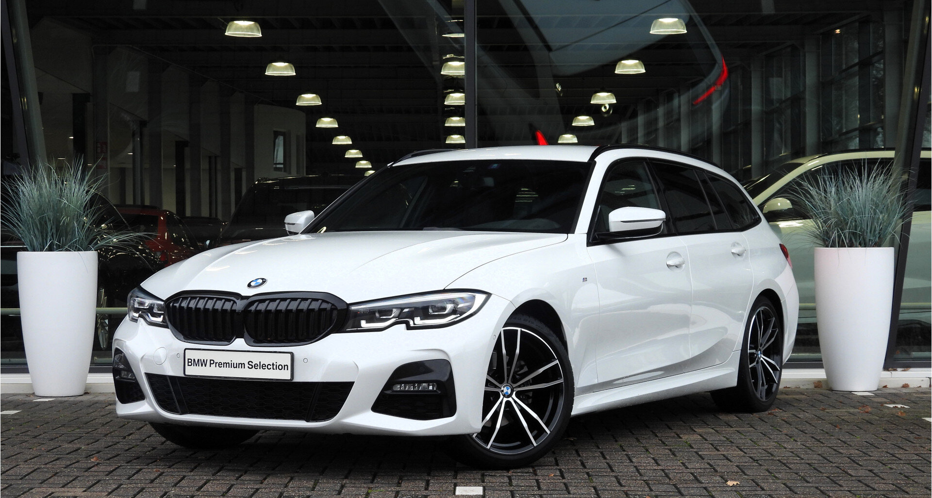 BMW 3 Serie Touring 320i High Executive M Sport Automaat