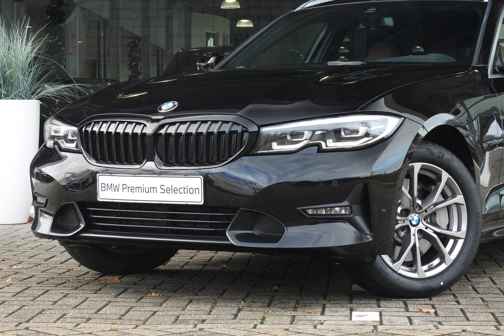 BMW 3 Serie Touring 330e eDrive High Executive Sport Line Automaat - Afbeelding 2