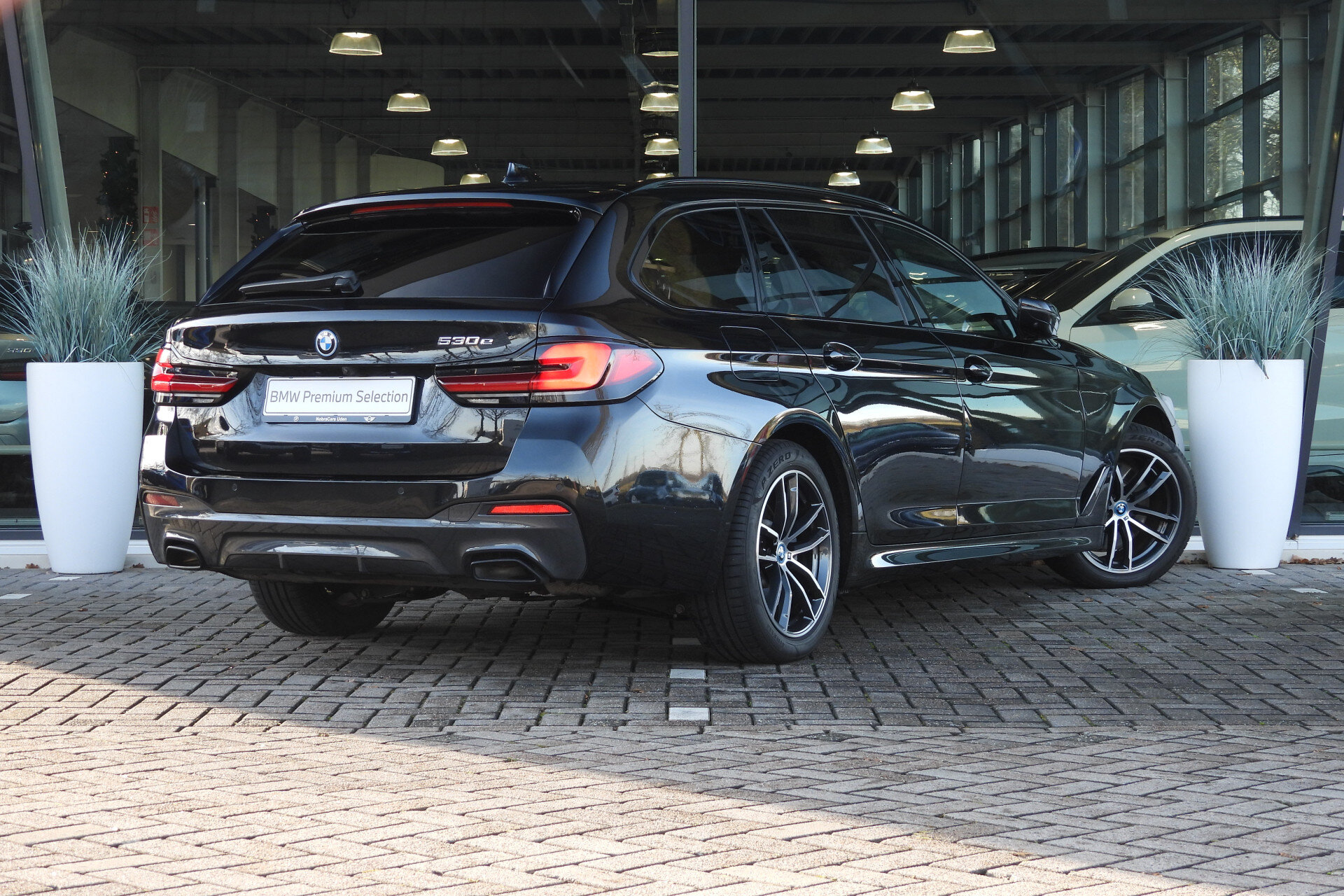 BMW 5 Serie Touring 530e High Executive M Sport Automaat - Afbeelding 4