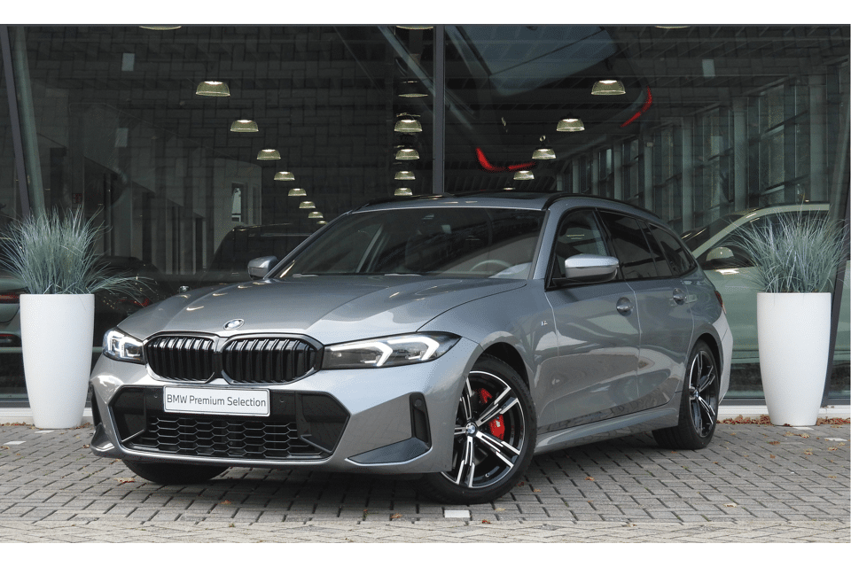 BMW 3 Serie Touring 330i M Sport Automaat - Afbeelding 1